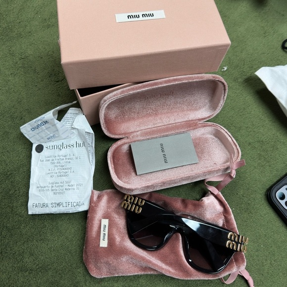 Miu Miu Sunglasses from Sunglass Hut (Portugal, September 2024) + receipt - Picture 6 of 7